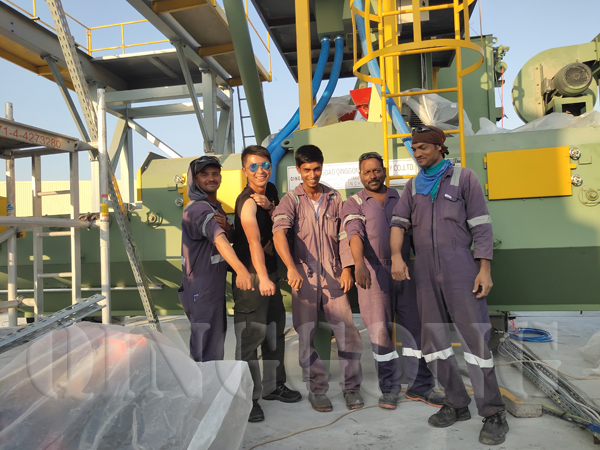 employees installed paver block Mașină de sablare in Dubai